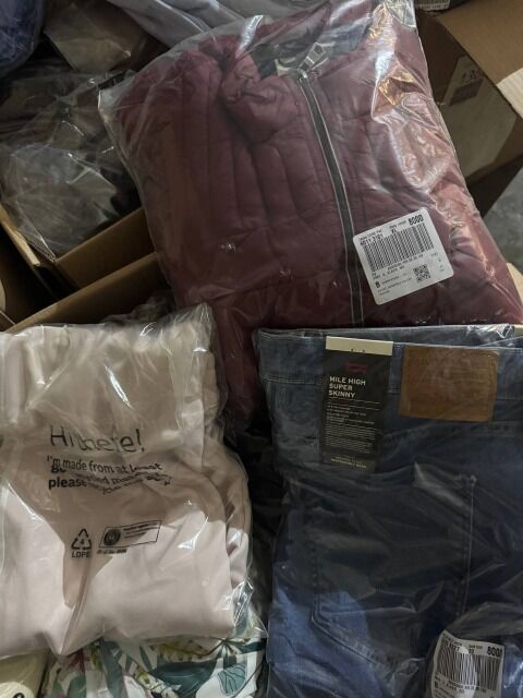 410 € Lot Nr. 122 – Markenbekleidung Mix Damen & Herren, Kundenrückläufer A/B/C, Jacken, Mäntel, Jeans, Kleider, Sport, Unterwäsche