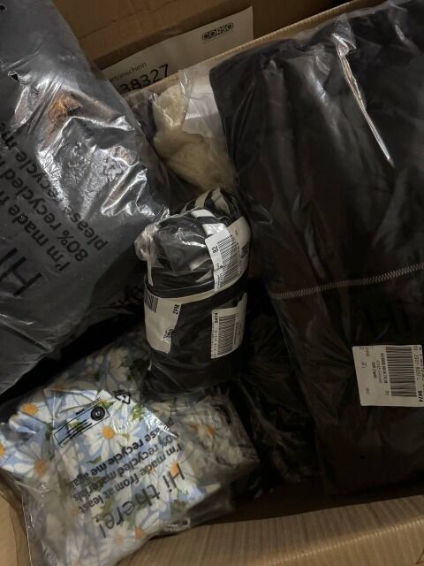 369 € Lot Nr. 123 – 58 Stk. Markenbekleidung Damen/Herren Mix, Kundenrücksendungen, Top-Marken, nur 6,36 € pro Stück