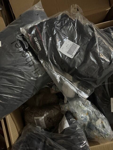 369 € Lot Nr. 123 – 58 Stk. Markenbekleidung Damen/Herren Mix, Kundenrücksendungen, Top-Marken, nur 6,36 € pro Stück