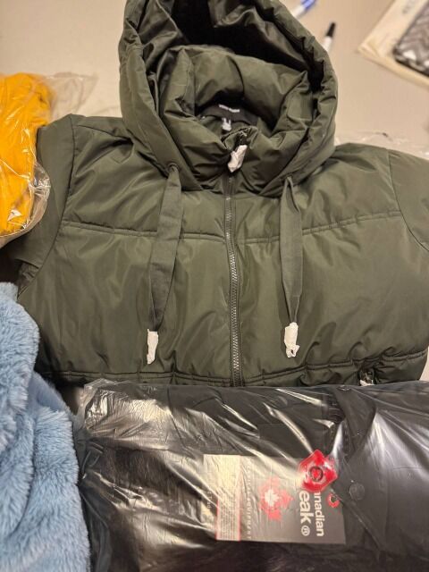 20 € Winterjacken Mix Herren & Damen, Markenparkas, Daunenjacken, Mäntel, Größen 38–54, Original-Stock deutscher Top-Marken