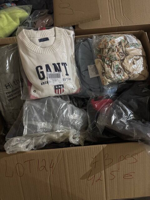 425 € Lot Nr.124 – 73 Stk Markenbekleidung Damen/Herren Mix, Top-Marken Nike, Adidas, Puma, Tommy Hilfiger, Levi’s, s.Oliver, Guess