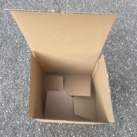 Versandkarton in 1.02B  Innenmaße LxBxH 250x235x180mm 
