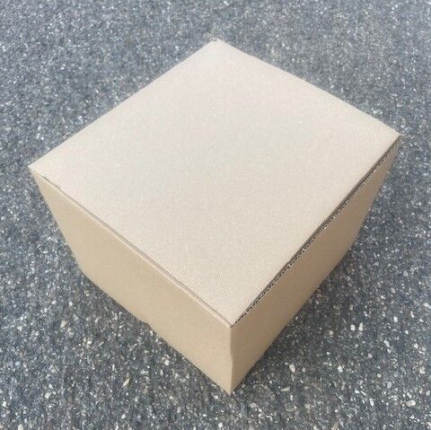 Versandkarton in 1.02B  Innenmaße LxBxH 250x235x180mm 