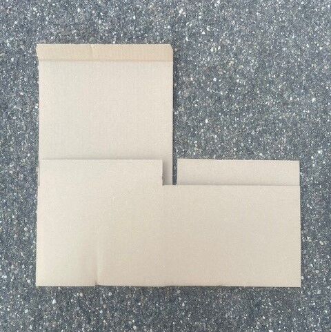 Versandkarton in 1.02B  Innenmaße LxBxH 250x235x180mm 