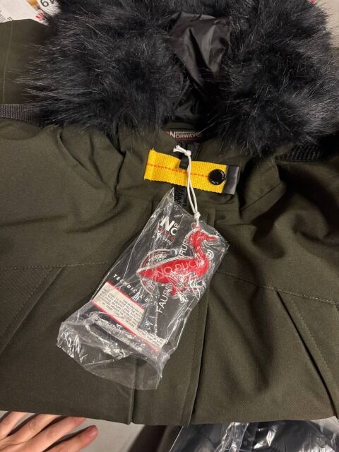 ab 20 € Wintermarkenjacken Mix Herren & Damen, Parkas, Daunenjacken, Mäntel, Größen 38–54, Original-Stock deutscher Marken