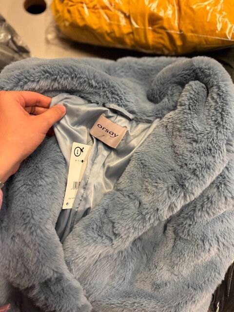 20 € Winterjacken Mix Herren Damen, Parkas Daunenmäntel Größen 38–54, Top Marken Tommy Hilfiger Jack Wolfskin Levi’s Columbia