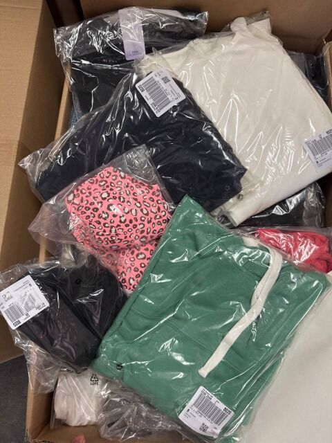 314 € Sommermix Markenbekleidung Damen & Herren, Lot 9 mit 120 Stk, nur 2,62 € pro Teil, Kundenrücksendungen, gemischte Größen