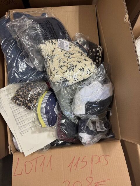 308 € Lot Nr.11 Sommer-Mix Markenbekleidung Damen & Herren 115 Stk, T-Shirts, Kleider, Hosen, Sportmode, Bademode, Unterwäsche