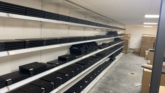 LOT 1327x Mix laptop modellen (HP, Dell, Lenovo, Surface)