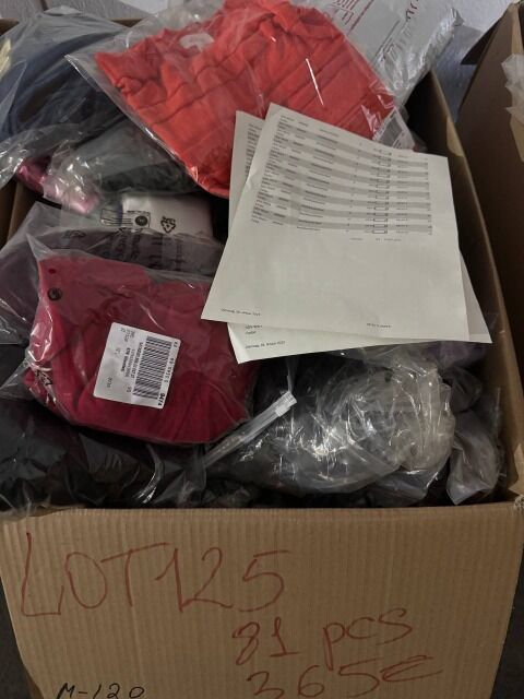 365 € Lot Nr.125 – 81 Stk Markenbekleidung Damen & Herren Mix, Top-Marken wie Nike, Adidas, Tommy Hilfiger, Hugo Boss, Guess u.v.m.