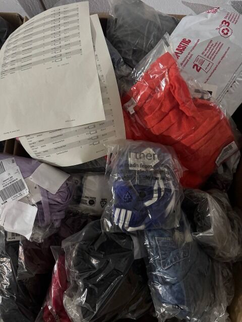 365 € Lot Nr.125 – 81 Stk Markenbekleidung Damen & Herren Mix, Top-Marken wie Nike, Adidas, Tommy Hilfiger, Hugo Boss, Guess u.v.m.