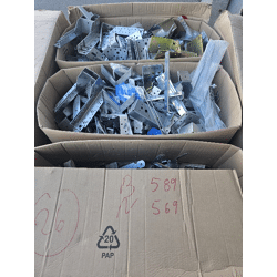 31 Paletten mit Kleineisen Schrauben Nägel usw. 13.372 kg