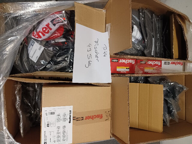 65 Paletten Fischer Schrauben, Textilien usw. 18.693,5 kg