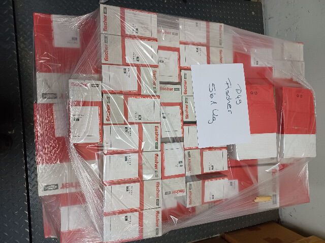65 Paletten Fischer Schrauben, Textilien usw. 18.693,5 kg