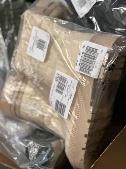 6,00 € / Paar – Stock Schuhe Mix Winter/Herbst, neue Lieferung Kategorie A, Größen 36–42, Mindestbestellung ab 20 Paar, Versand aus Deutschl