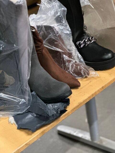 6,00 € / Paar – Stock Schuhe Mix Winter/Herbst, neue Lieferung Kategorie A, Größen 36–42, Mindestbestellung ab 20 Paar, Versand aus Deutschl