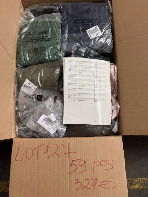 324 € – Markenbekleidung Mix Damen und Herren | Lot 127 (59 Stück) | Rücksendungen, Kategorie A B C, Top-Marken wie Nike, Adidas, Levi’s