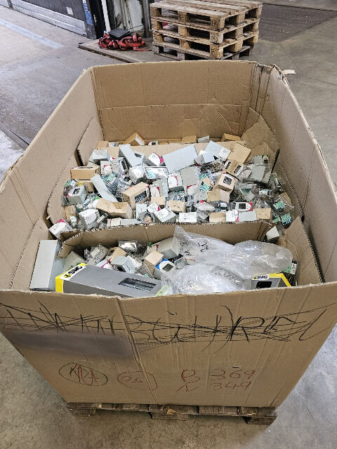 15.451 kg Kleineisen Schrauben Nägel usw.