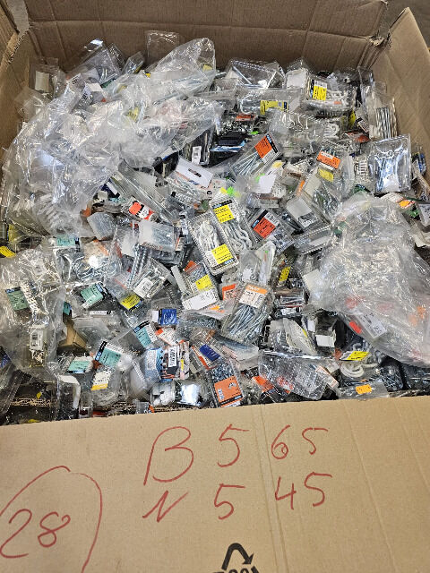 15.451 kg Kleineisen Schrauben Nägel usw.