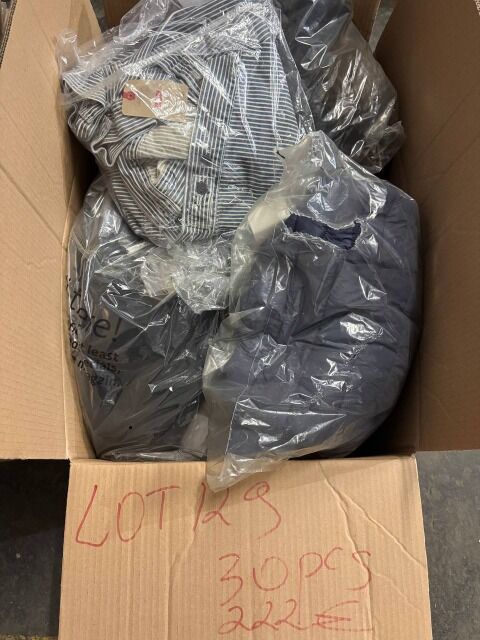 222 € Lot Nr.129 – 30 Stück Markenmix für Damen & Herren, Top-Marken wie Nike, Adidas, Tommy Hilfiger, Hugo Boss, Levi’s u.v.m.