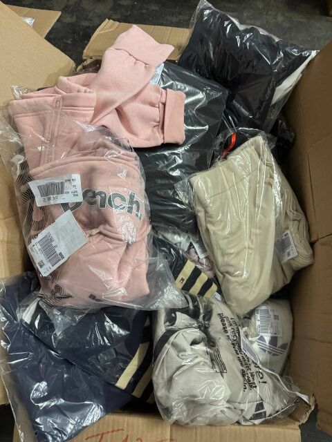 222 € Lot Nr.129 – 30 Stück Markenmix für Damen & Herren, Top-Marken wie Nike, Adidas, Tommy Hilfiger, Hugo Boss, Levi’s u.v.m.