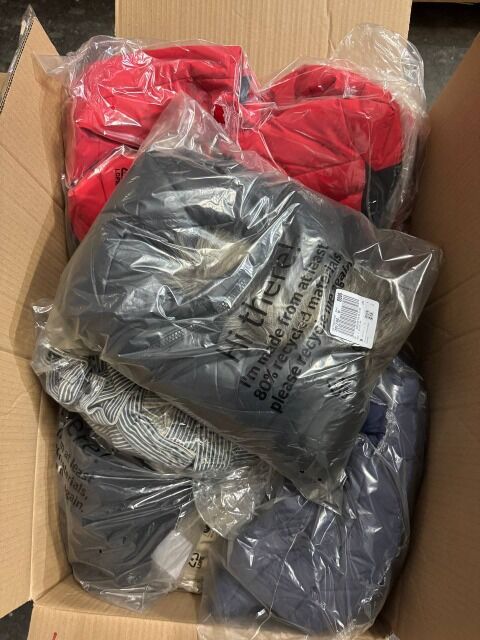 222 € Lot Nr.129 – 30 Stück Markenmix für Damen & Herren, Top-Marken wie Nike, Adidas, Tommy Hilfiger, Hugo Boss, Levi’s u.v.m.