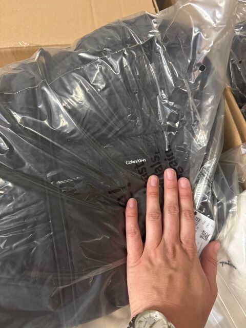 310 € Lot Nr.130 – 33 Stk Markenbekleidung Damen & Herren Mix, Top-Marken Nike, Adidas, Tommy Hilfiger uvm, nur 9,40 € pro Teil