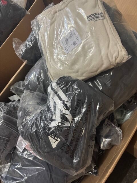 355 € für 50 Stück Markenbekleidung Mix Damen & Herren, Top-Marken wie Nike, Adidas, Tommy Hilfiger, Levi’s, Hugo Boss, Guess