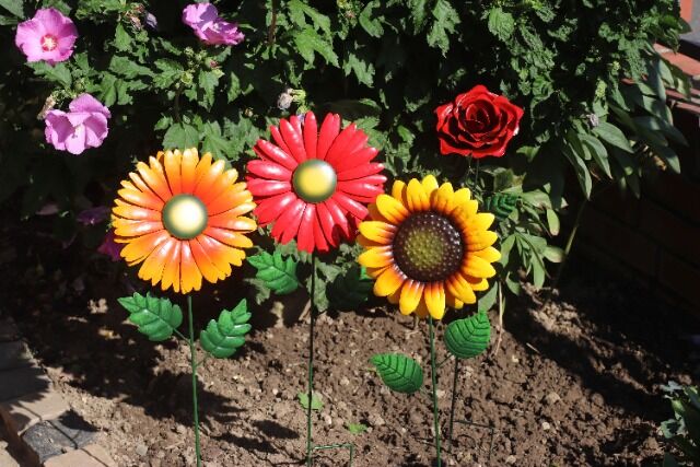 Frühlings-/Sommerblumen aus Metall, ca. 62 cm, sortierte Designs