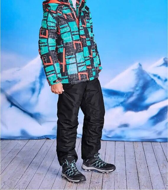 4,50 € pro Stück STOCK Kinder Skihosen Kategorie A wasserdicht atmungsaktiv Größe 116 ideal für Winter Freizeit und Sport Mindestbestellung 