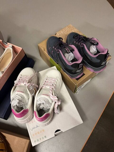 1,50 € / Paar STOCK Markenschuhe Mix A/B/C ab 50 Paar Herren Damen Kinder alle Saisons Adidas Nike Puma Reebok Geox Vans UGG Timberland