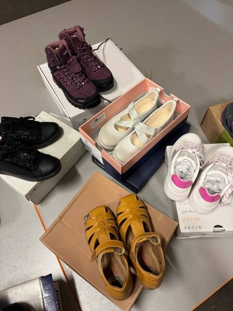 1,50 € / Paar STOCK Markenschuhe Mix A/B/C ab 50 Paar Herren Damen Kinder alle Saisons Adidas Nike Puma Reebok Geox Vans UGG Timberland