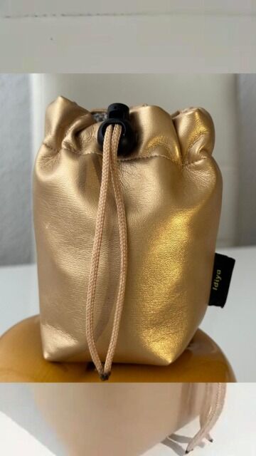 Geschenktüte zum Einpacken eines Geschenks