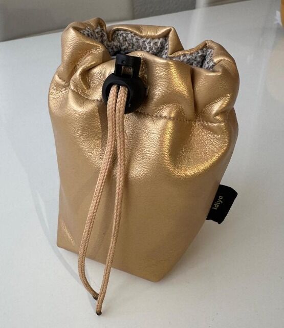 Geschenktüte zum Einpacken eines Geschenks