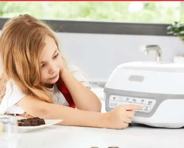 KD8001F0 Tefal Cake Factory Marron (2 Paletten / 30 Glasformen)