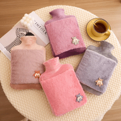 Wärmflasche 2.0L mit Deckel und Kuschelweichem Fellbezug, Kängurutasche - Auslaufsicher, Bettflasche mit weichem Abnehmbarem Bezug, ideal zu