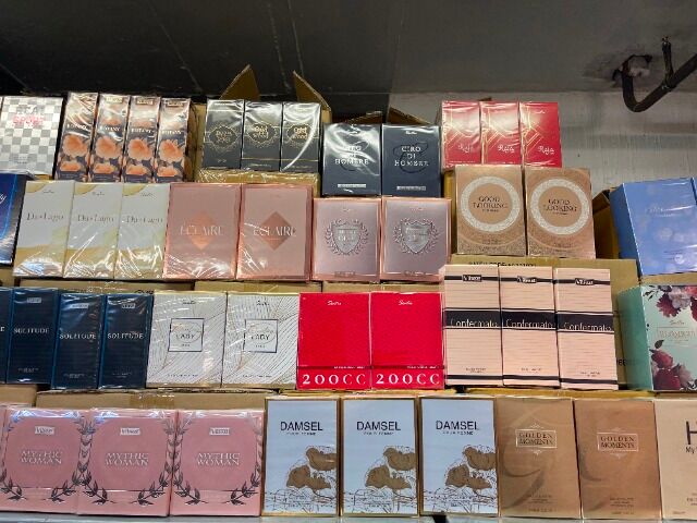 Restposten parfüm große Auswahl an verschiedenen parfüm Damen und Herren  Hammer 