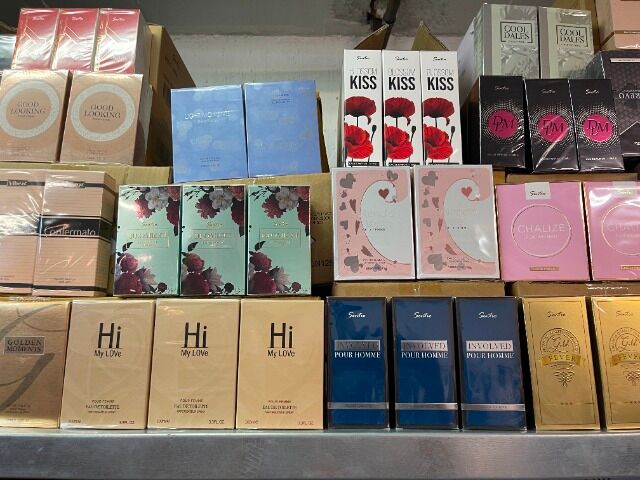 Restposten parfüm große Auswahl an verschiedenen parfüm Damen und Herren  Hammer 