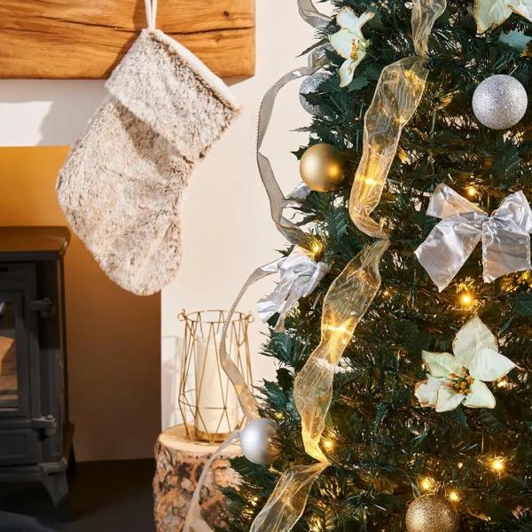 MerryPine™ faltbarer vordekorierter Weihnachtsbaum (silber)