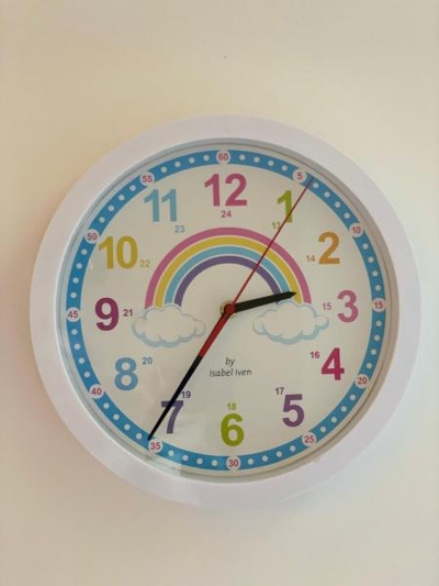 Isabel Iven Designer Wanduhr Blau mit Regenbogen für Kinder