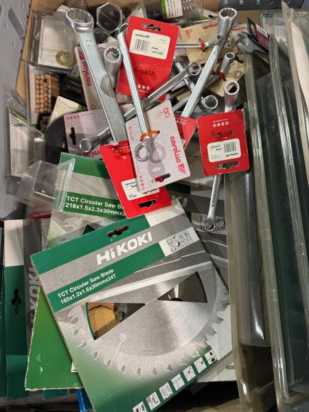 Sonderposten Werkzeuge/ Zubehör verschiedene Marken Mix/ kg: Connex, KWB, DeWalt, Metabo, Hikoki, Gedore, Hazet, Essve, Famag, JCB