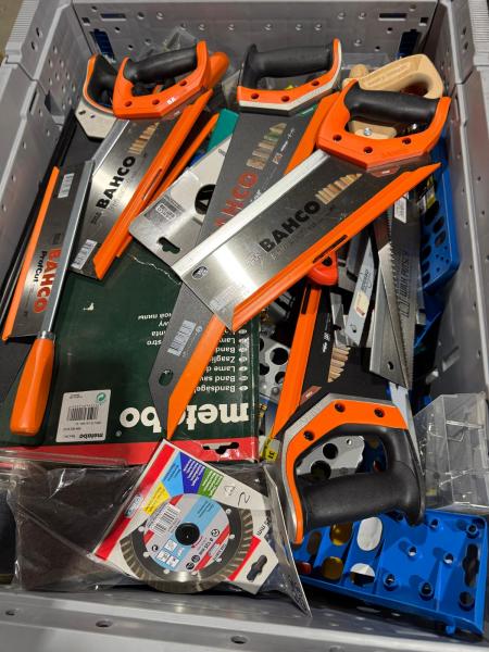 Sonderposten Werkzeuge/ Zubehör verschiedene Marken Mix/ kg: Connex, KWB, DeWalt, Metabo, Hikoki, Gedore, Hazet, Essve, Famag, JCB