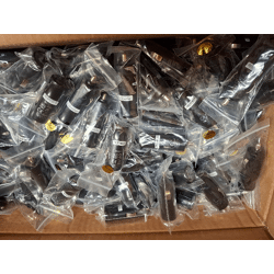 Großposten TomTom KFZ-Adapter (ohne Kabel) – 18.000 Stück – Neuware Bulk – Export möglich