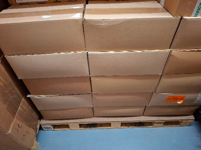 Großposten TomTom KFZ-Adapter (ohne Kabel) – 18.000 Stück – Neuware Bulk – Export möglich