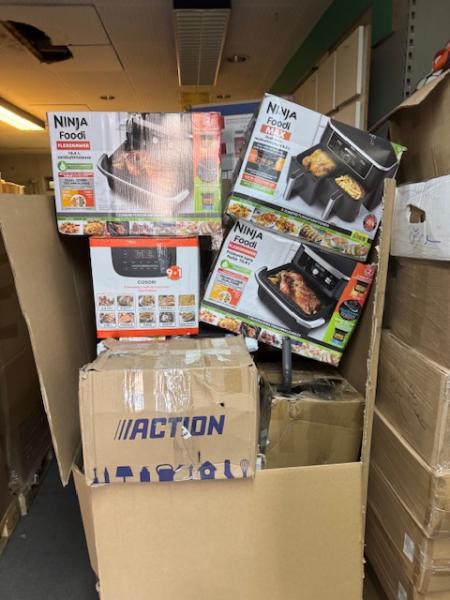 AMAZON WAREHOUSE BRANDED GOODS MIXED PALLETS MIX PALLETS ELECTRIC HOUSEHOLD RETURN GOODS REMAINING STOCK 