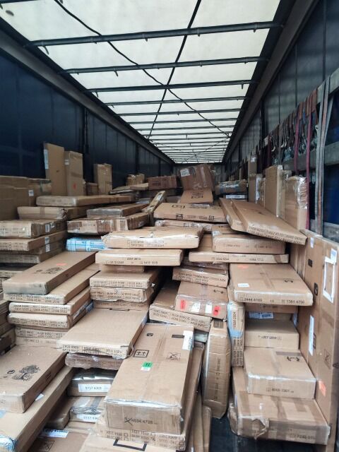 Furniture B-ware, customer returns, truckload