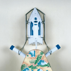 Wandständer für Bügeleisen und -brett