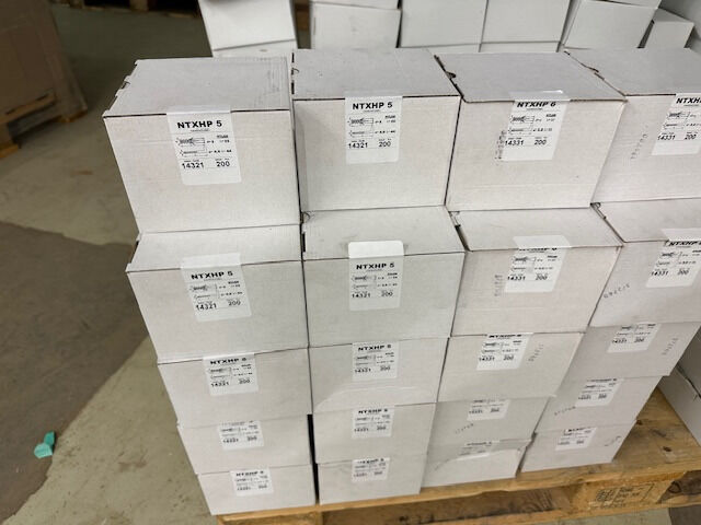 Winkelhaken Schrauben mit Dübel bis zur Größe 10 x 135 mm Palette 227