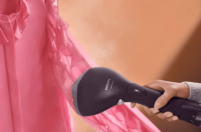 Philips STH7050/30 Dampfglätter – leistungsstarker Hand-Dampfglätter für schnelles und schonendes Glätten von Kleidung. Ideal zum Auffrische