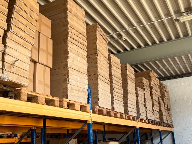 Schreibtisch Stabiler Computertisch Arbeitstisch mit Magnettafel Industrie Eicheoptik – 120 cm